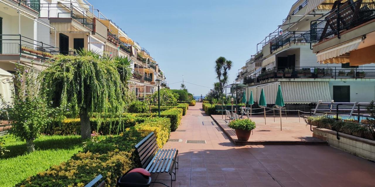 Sea Garden, Fronte Mare Con Piscina Apartment มาสคาลิ ภายนอก รูปภาพ